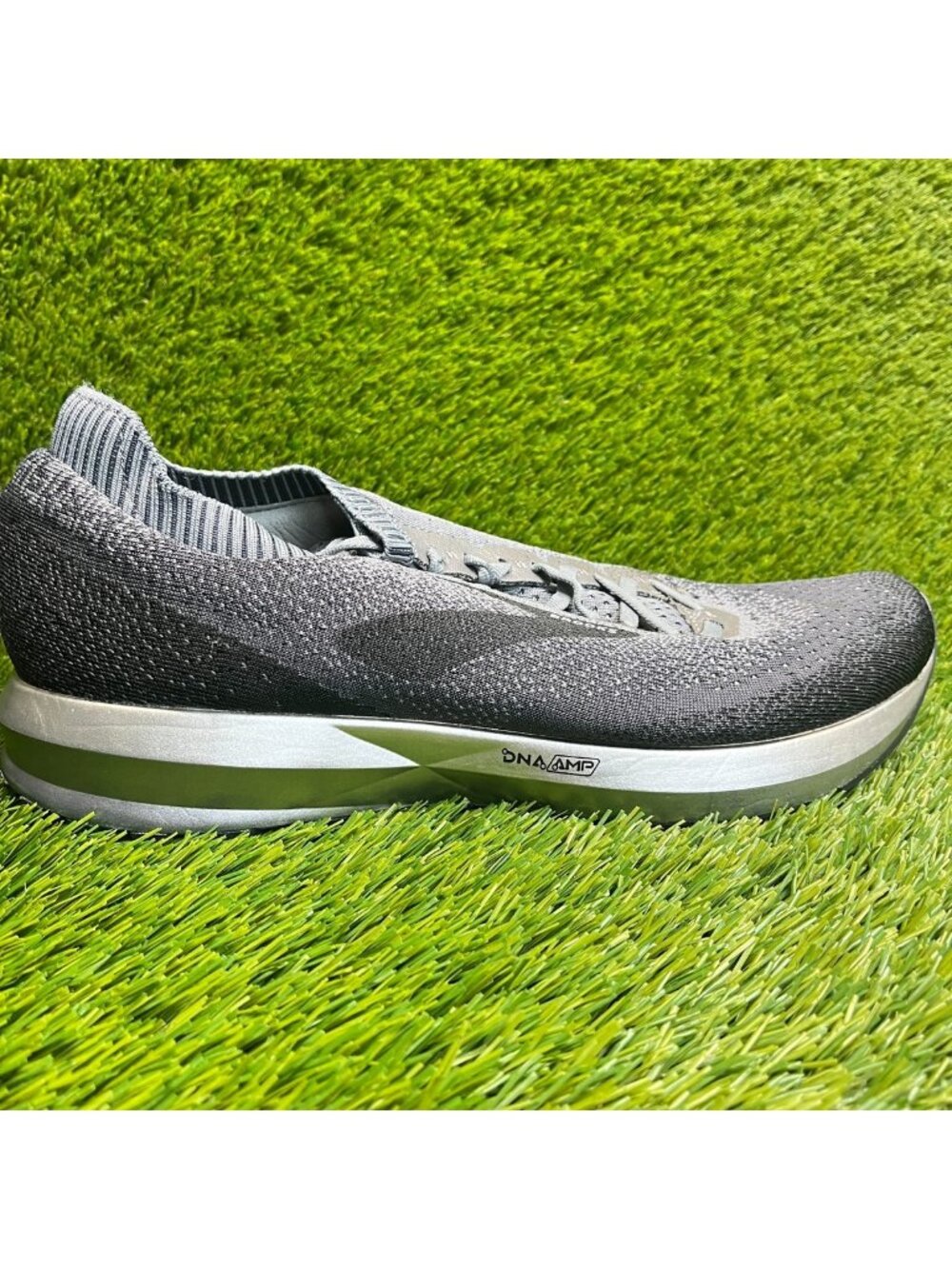 Brooks Levitate 2 Men Size 11.5 Gray Black White Athletic Running Shoes Sneakers